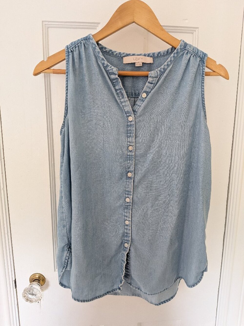 Sleeveless Chambray Buttoned Loft Blouse